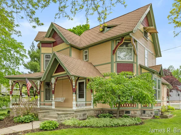 529 Avery St, Lowell, MI 49331