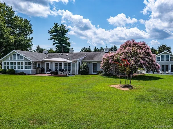 221 Joseph Ball Ln, Kilmarnock, VA 22482