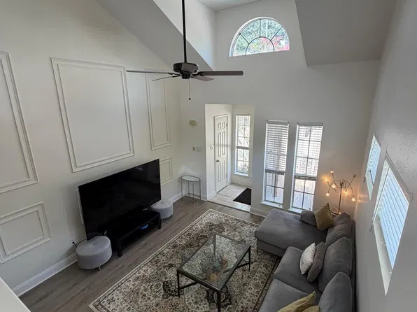 5515 Strack Rd APT 121, Houston, TX 77069