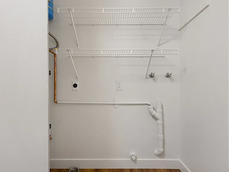 3661 Harvard Dr — Photo 19