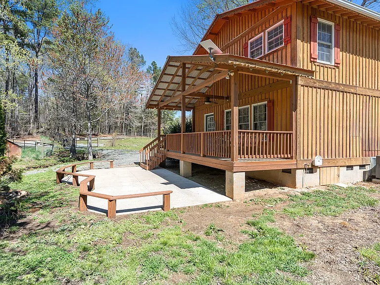 35 Hedgecock Farm — Photo 2