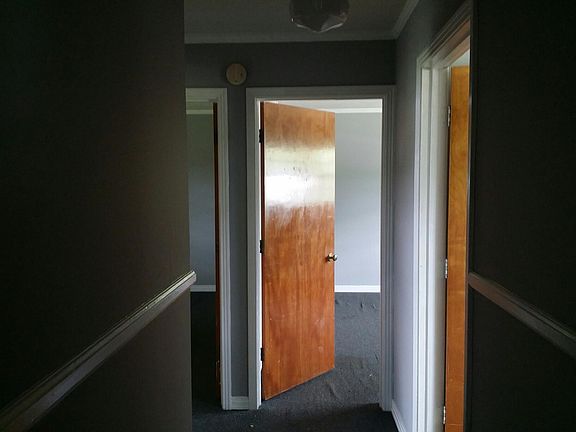 4th image of 854 S Willow Ave