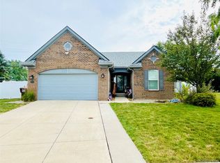 9045 Birch Pointe Dr, Newport, MI 48166