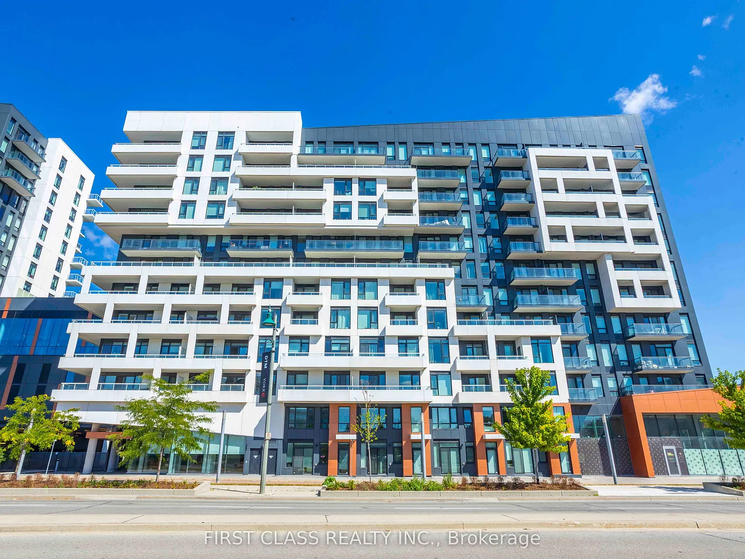 8 Rouge Valley Dr — Photo 1