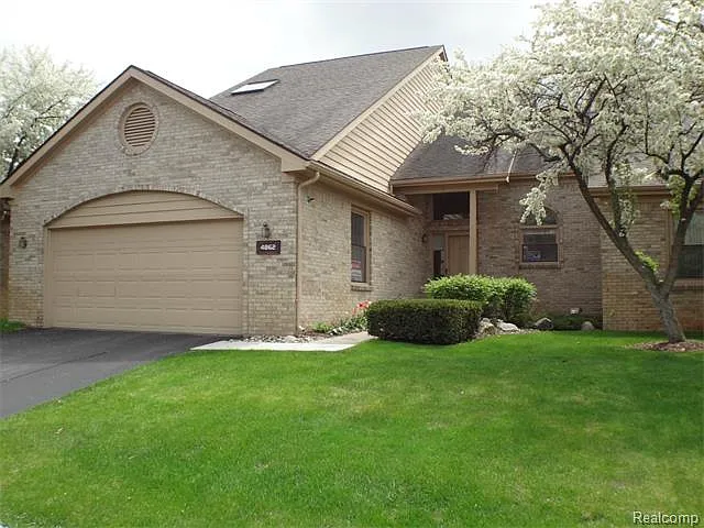 4862 Fairways Dr photo 1