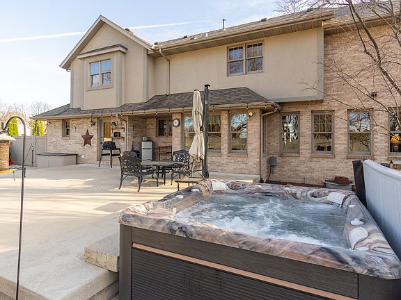 5th image of 100 Willow Trl