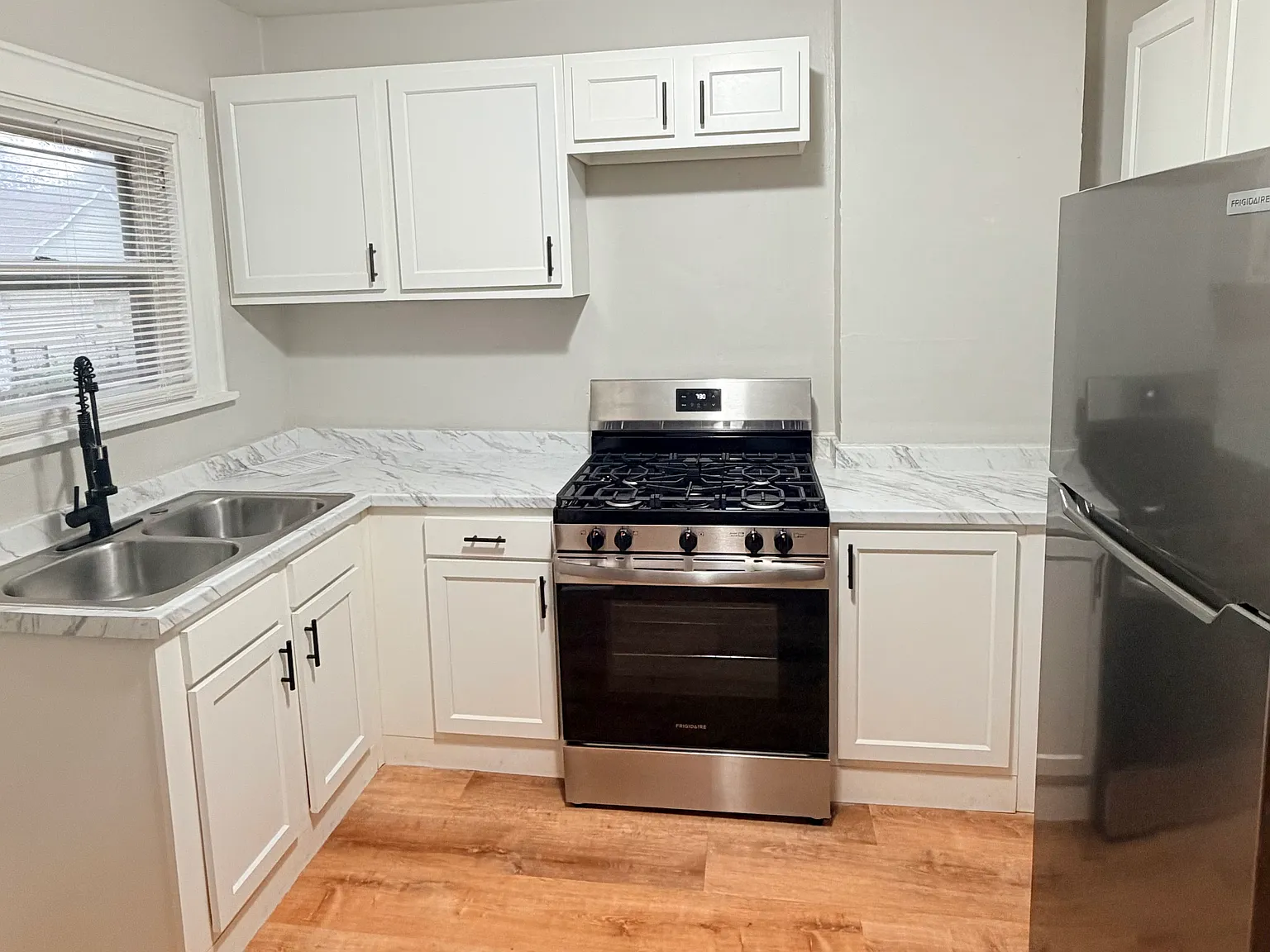 3 bed, 1100 sqft, $1,950 — Photo 4