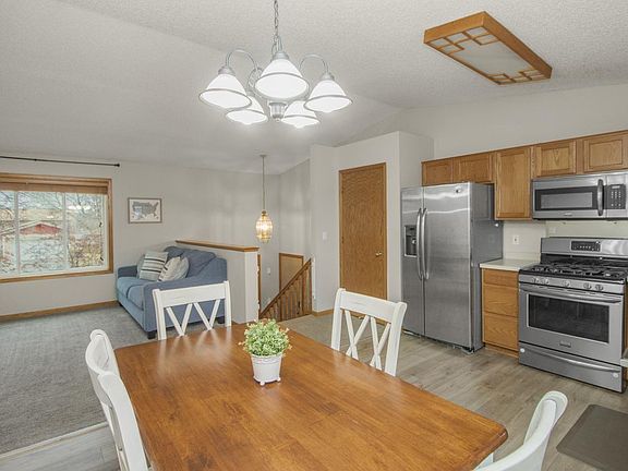 5th image of 412 Orchard Pkwy W