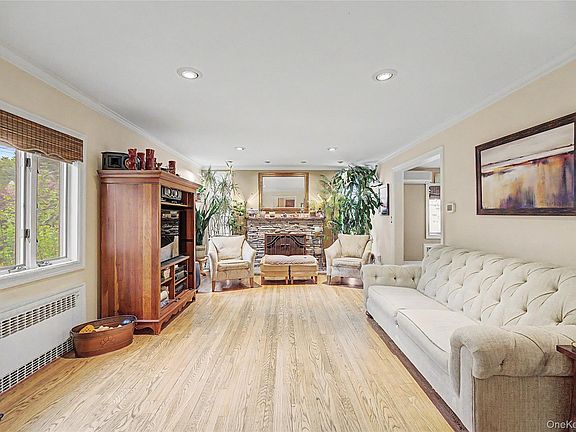 3rd image of 229 Berry Hill Road