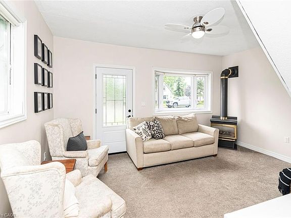 4th image of 811 Tamarac St