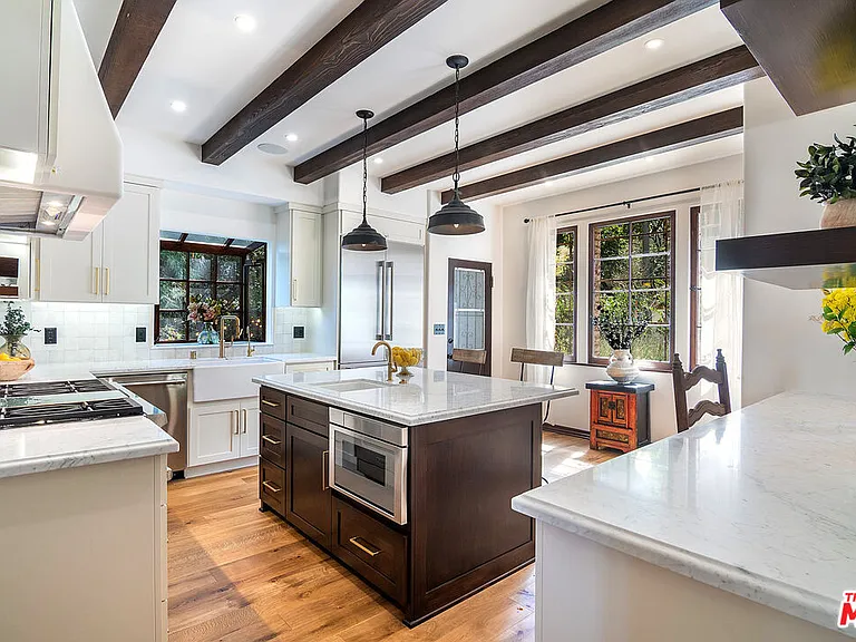 3475 N Knoll Dr — Photo 13