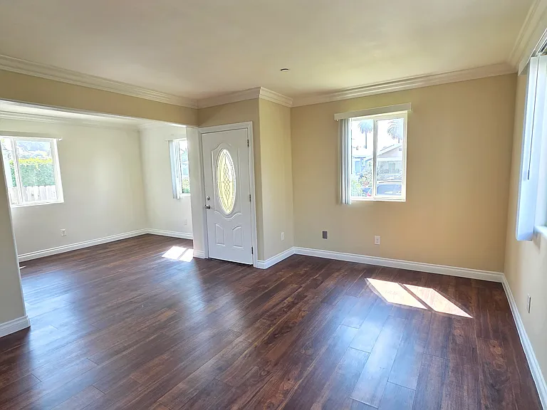 1719 W 39th Pl — Photo 3