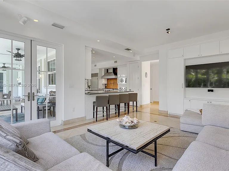 350 Redwood Ln — Photo 12