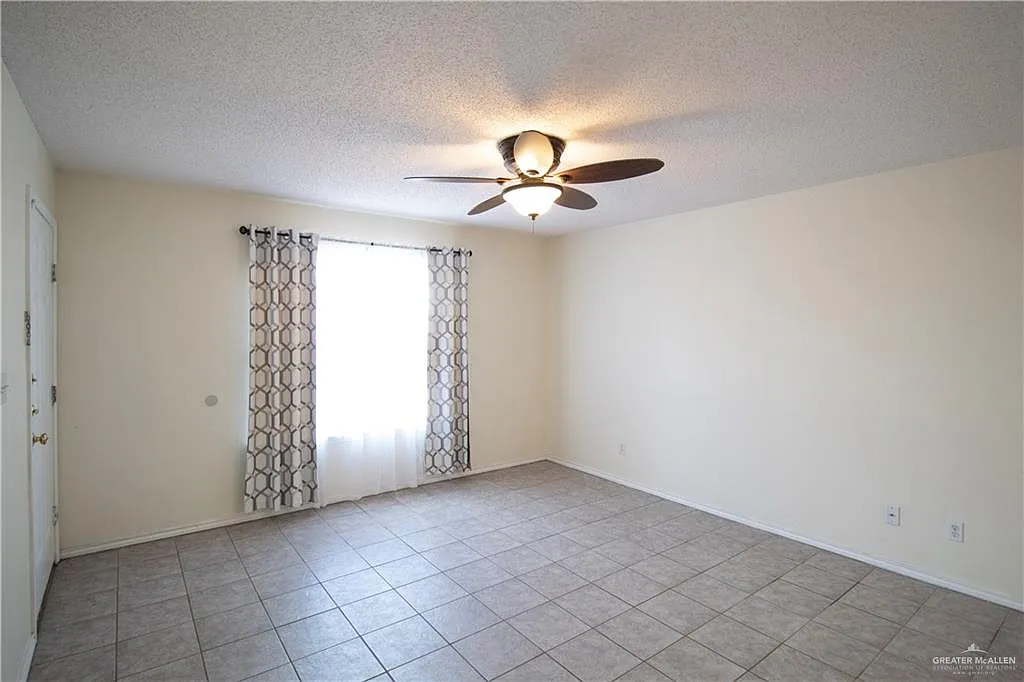 3 bed, 2.0 bath, 1434 sqft, $1,250 — Photo 4