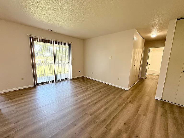 Thompson Apartments — Photo 8