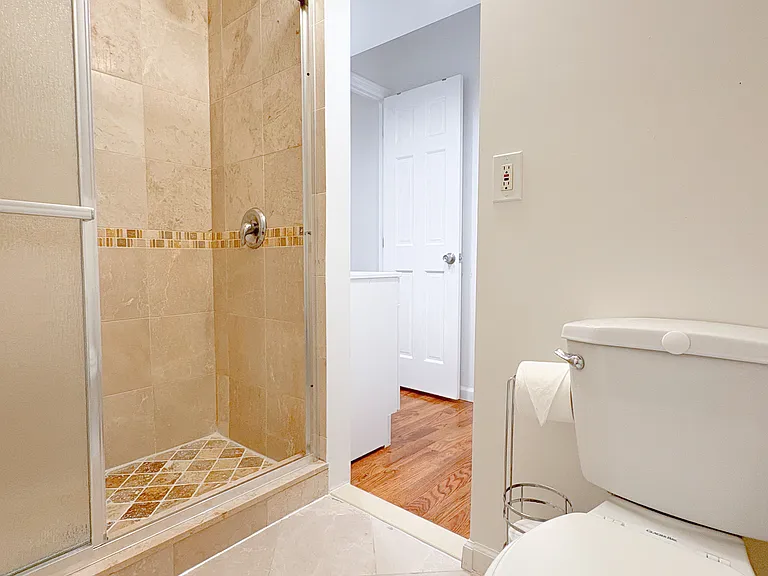 87 Stephen St #1C — Photo 46