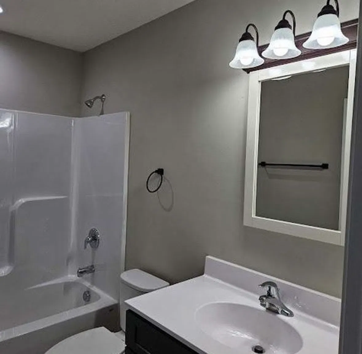 3 bed, 2.5 bath, 1324 sqft, $1,800 — Photo 4