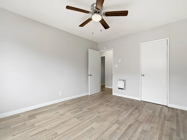 912 Gladys Avenue — Photo 10