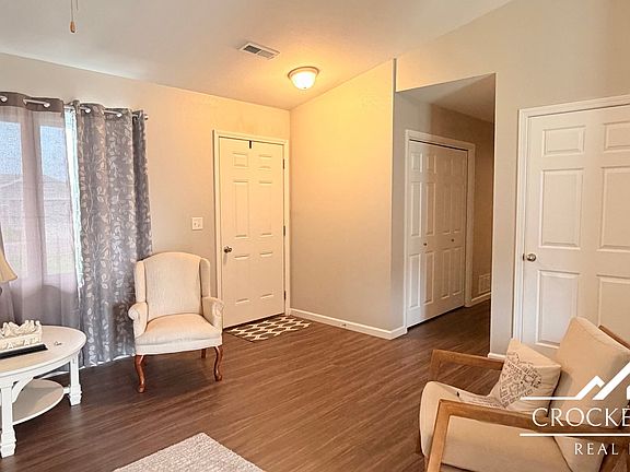 5th image of 2813 Barbara Ln E