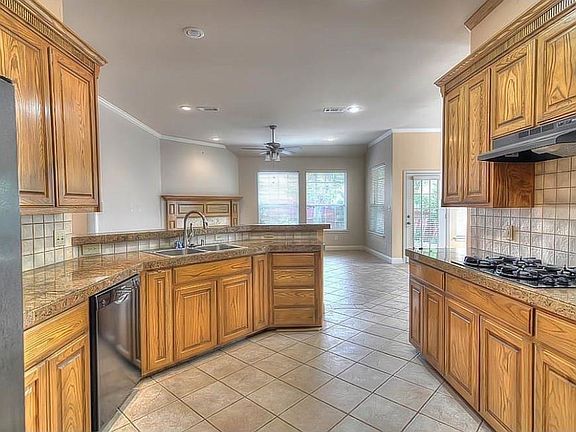 4th image of 8000 Ruskin Cir