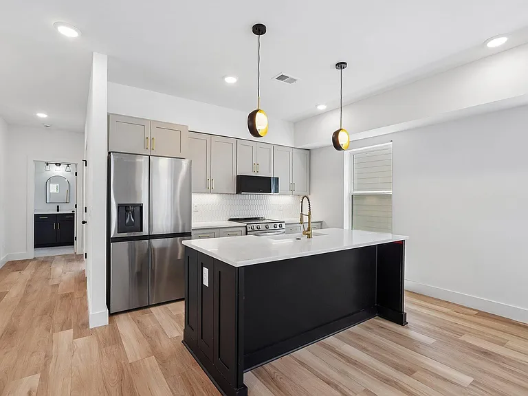 1241 N Avondale Cir — Photo 12