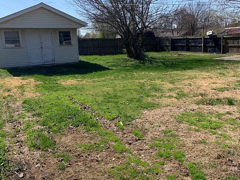 808 Hickory Hill Dr — Photo 2