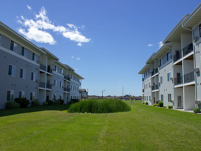Amber Pointe Apartments — Photo 12