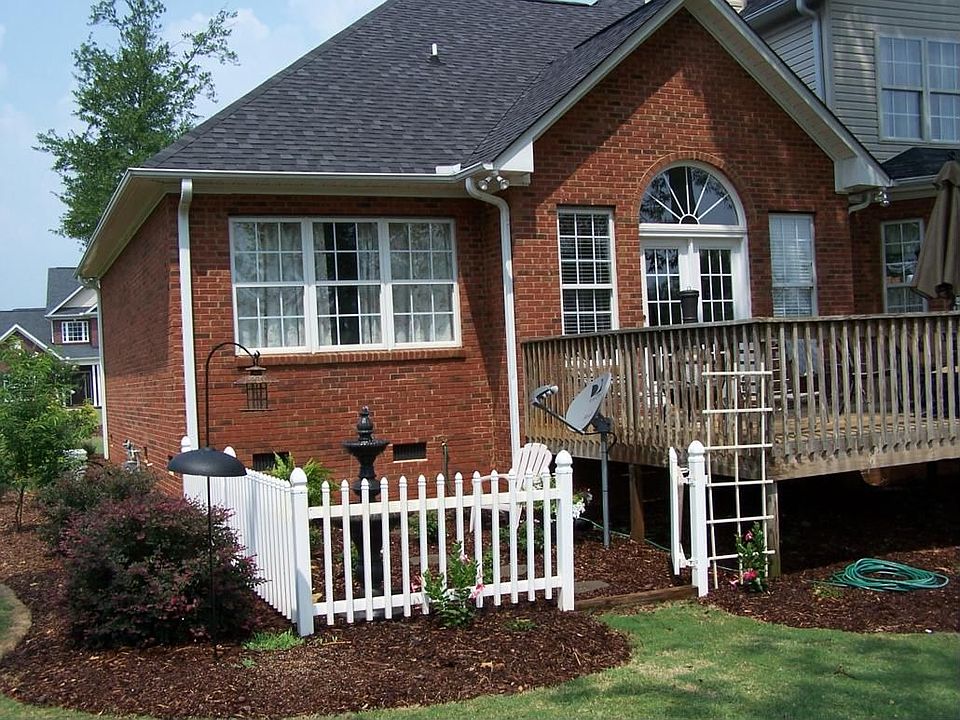 2nd image of 10 Lenox Pl
