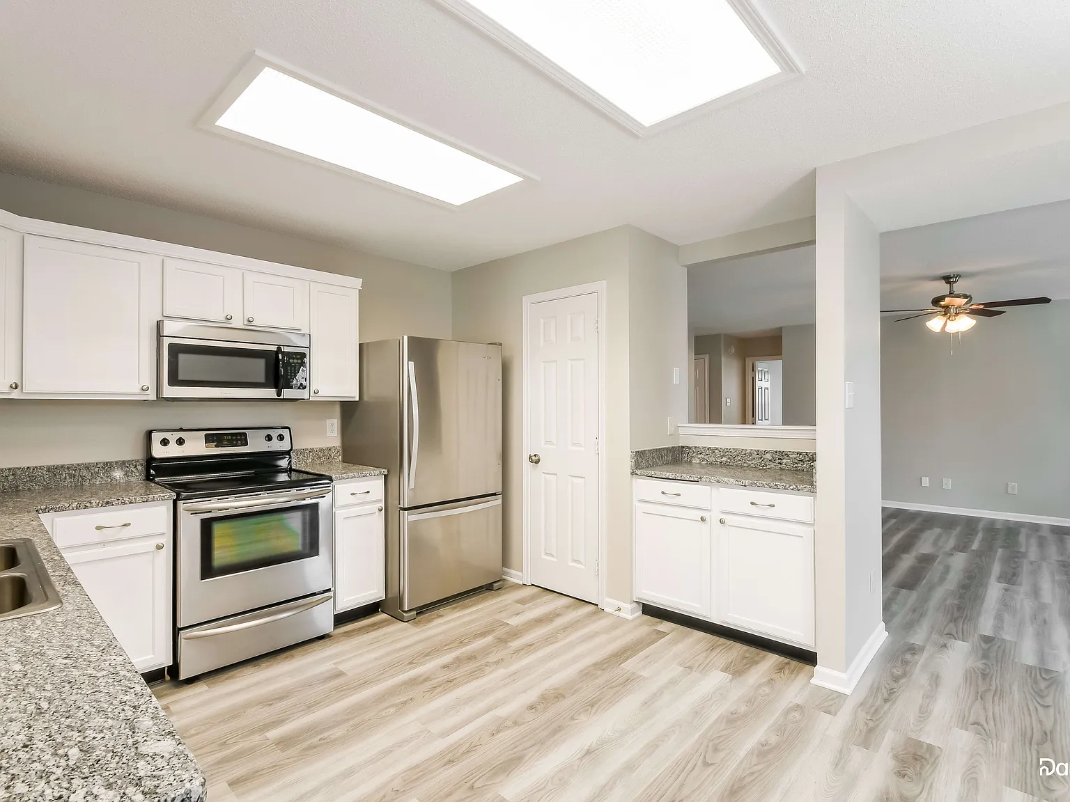 3 bed, 2.0 bath, 1760 sqft, $2,110 — Photo 3