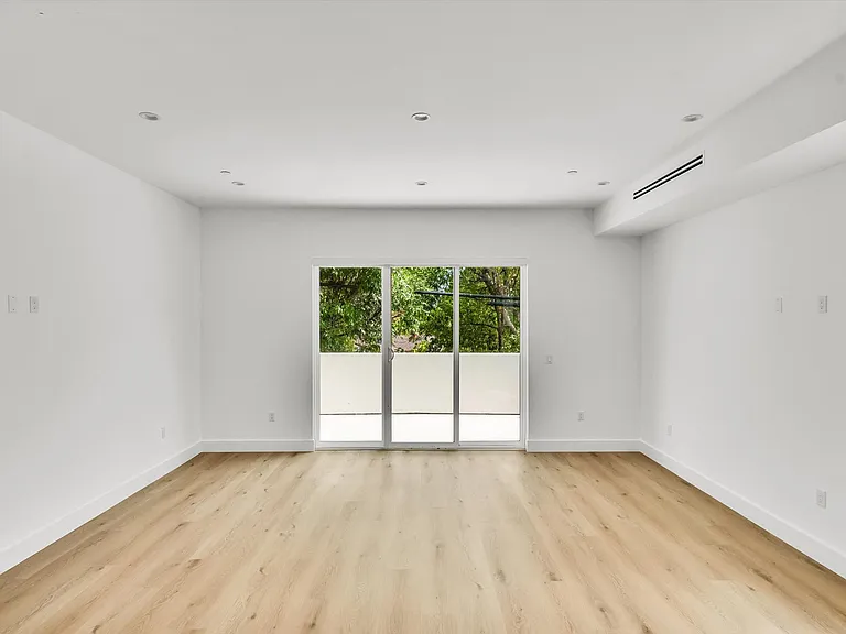5022 Cahuenga Blvd — Photo 17