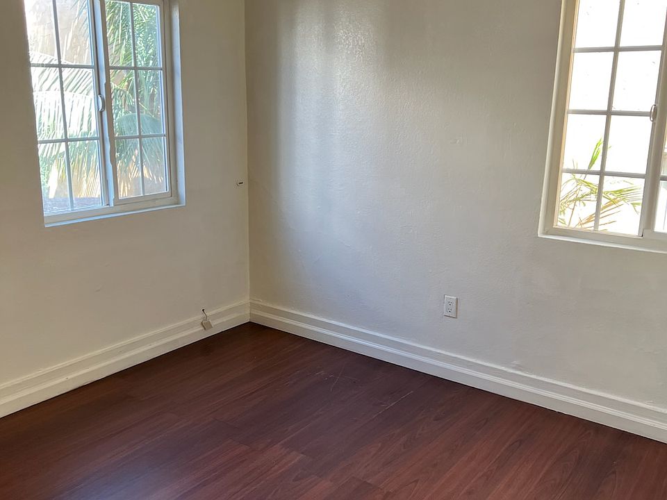 2nd image of 1401C N Magnolia Ave