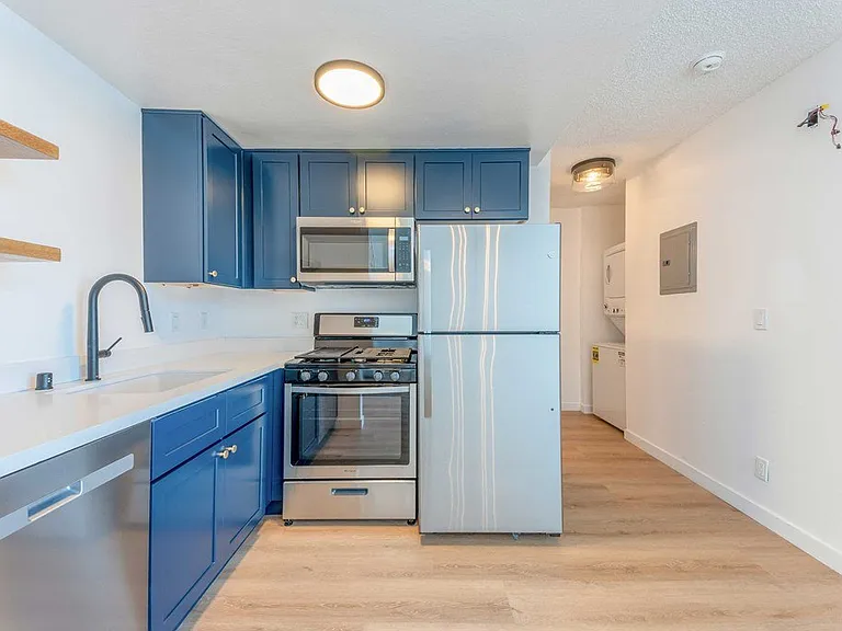 Mariposa Avenue Apartments — Photo 17