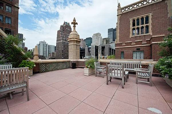 Rented by Douglas Elliman | media 21