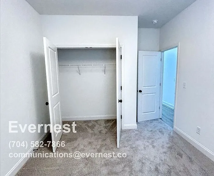 411 S Spargo St — Photo 9