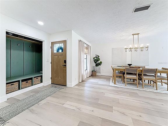 5th image of 2959 Laurel Ct