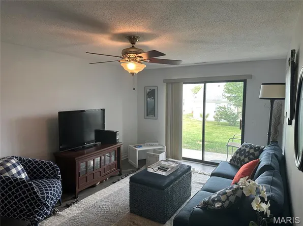 1620 Summergate Pkwy #B, Saint Charles, MO 63303