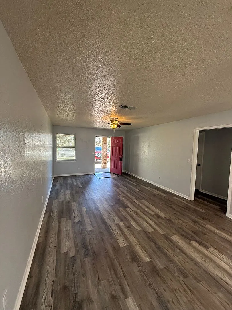 1610 Indian Trail — Photo 3