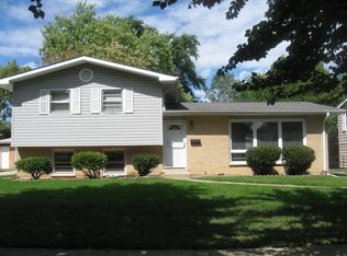 2700 Dana Ave, Waukegan, IL