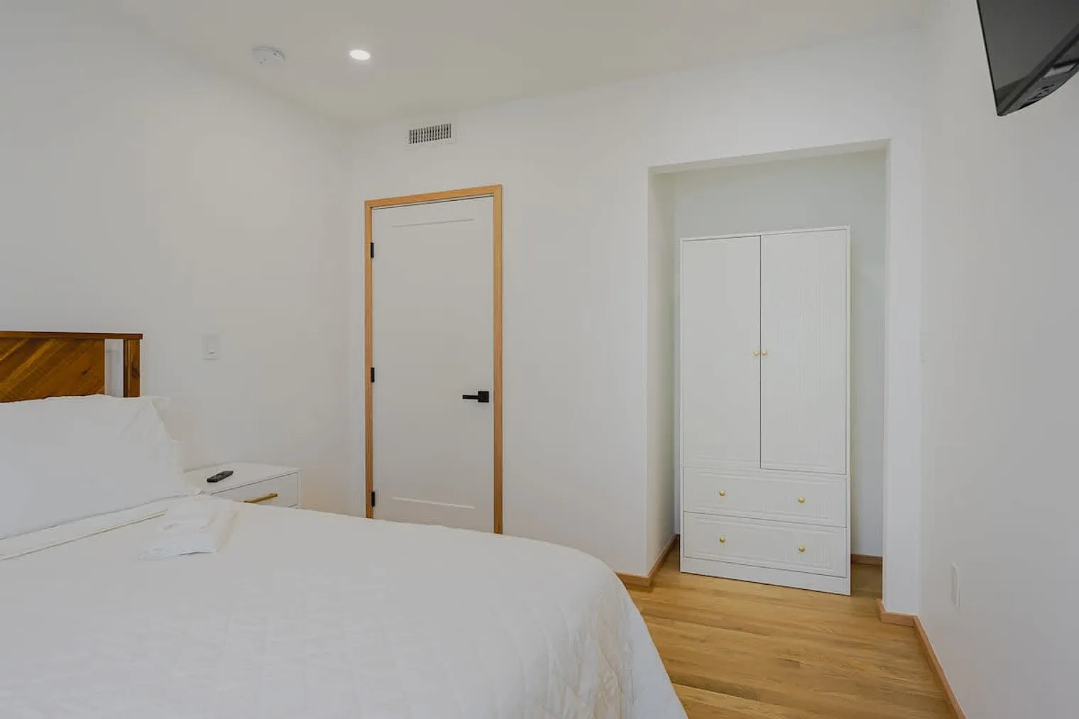 1 bed, 1.0 bath, $2,317 — Photo 3