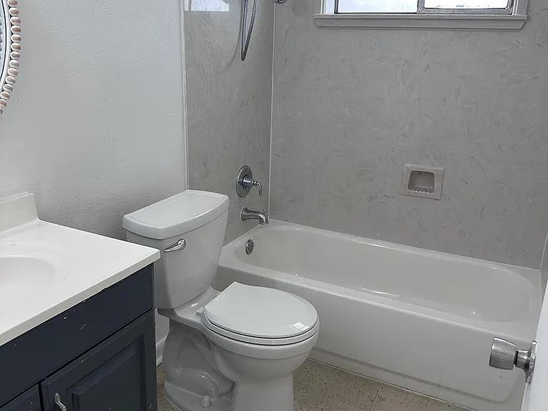 604 Homewood Pl — Photo 5