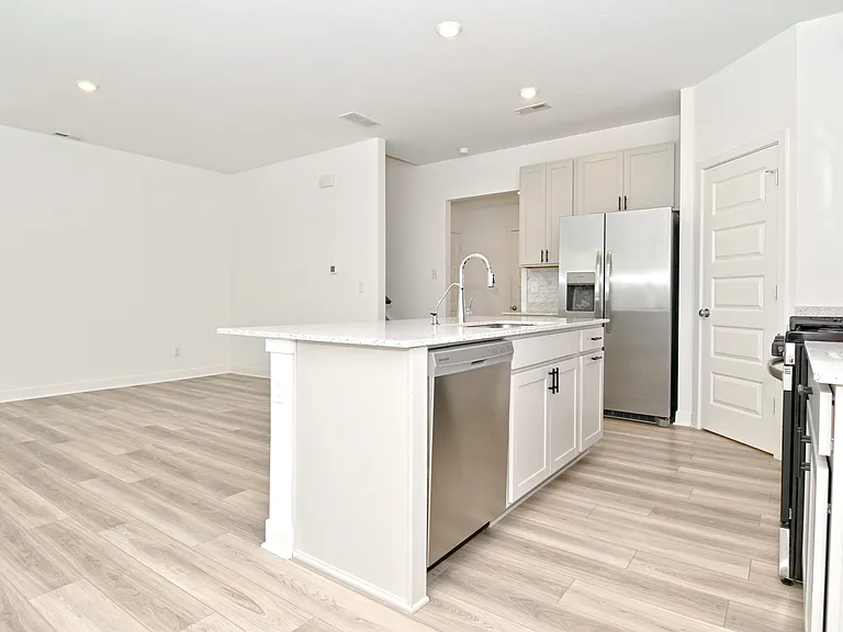 1728 Trinity Ln — Photo 32