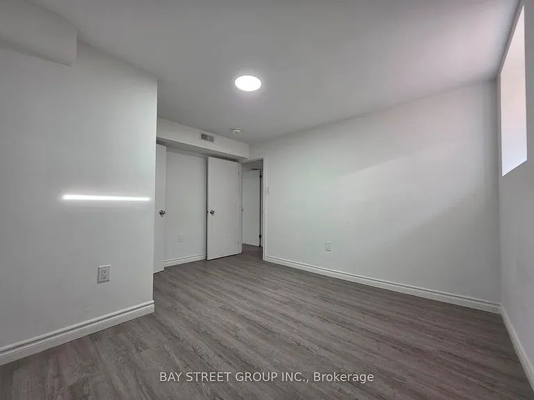 882 Southdown Dr #BASEMENT — Photo 8
