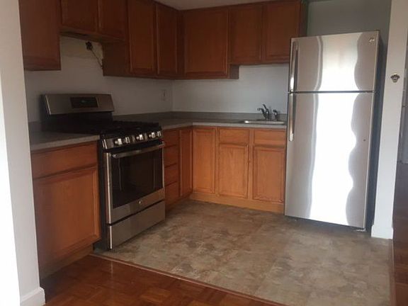 4th image of 64 E 119th St Fl 3