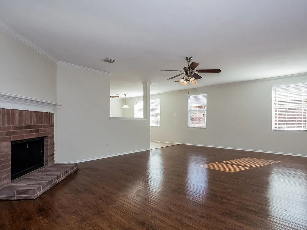 3 bed, 2.0 bath, 1507 sqft, $1,930 — Photo 3
