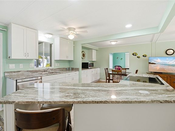 2nd image of 293 Edwardo Ave