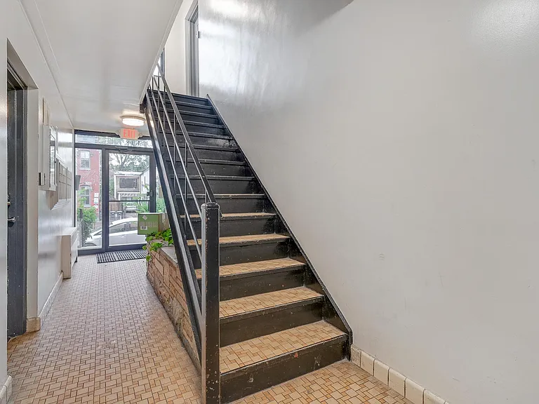 408 Independence Ave SE #204 — Photo 6