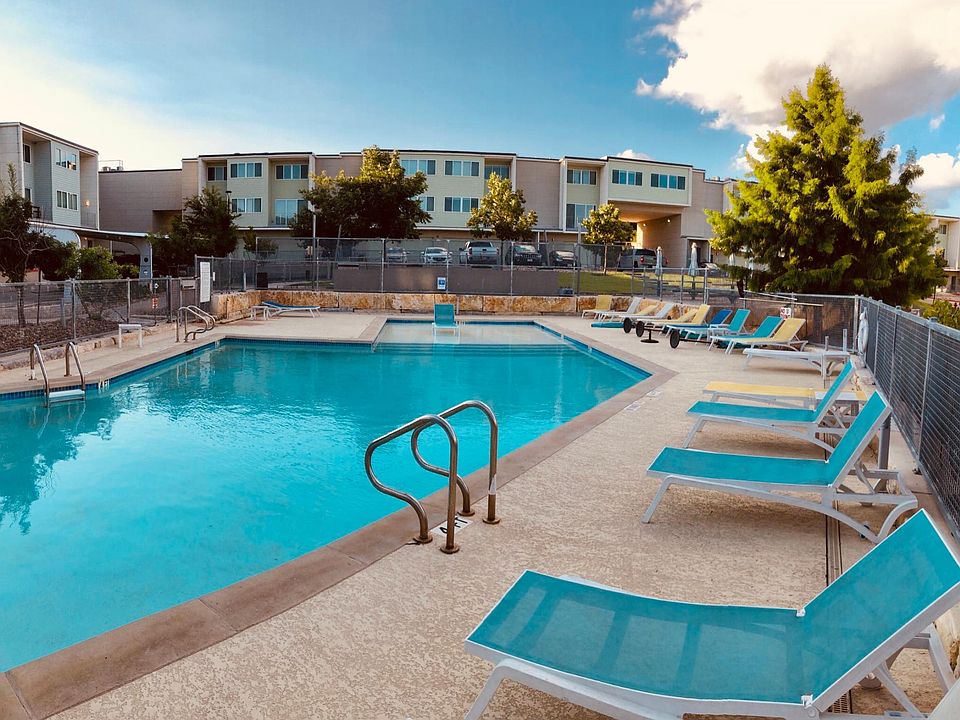 1st image of 608 N Bluff Dr #118