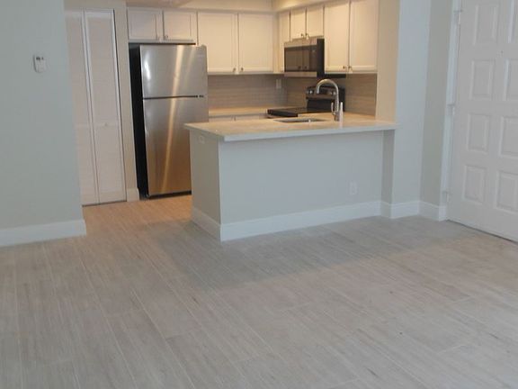 4th image of 718 Executive Center Dr #27-7-27