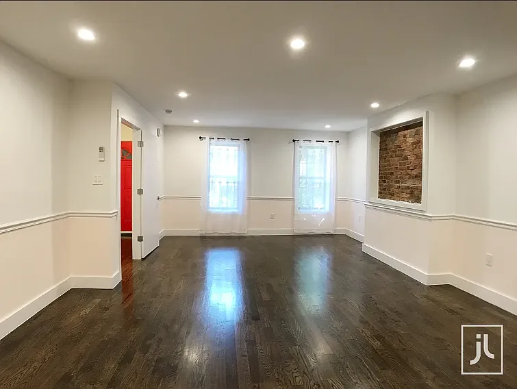 211 Moffat St #1 — Photo 2