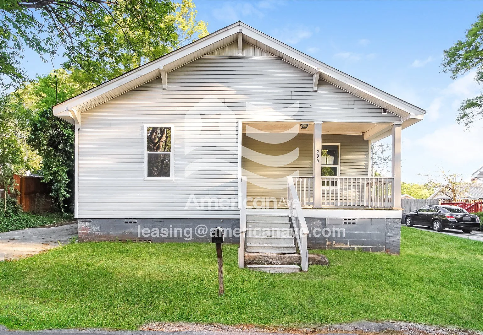 2 bed, 1.0 bath, 878 sqft, $997 — Photo 1